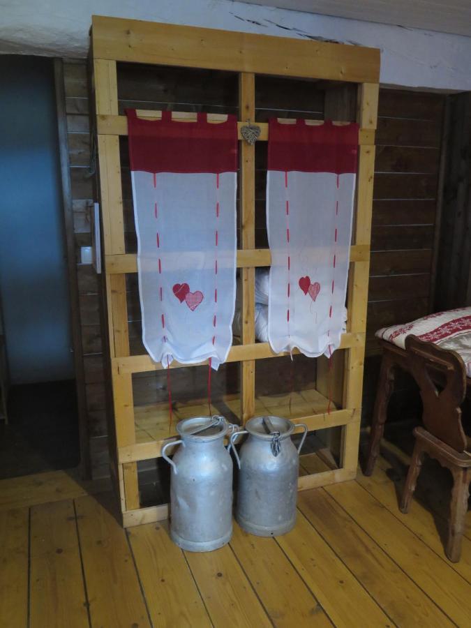 La Ferme De Pomereix Le Dorat Bagian luar foto